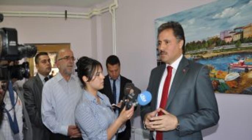 Malatya Belediye Başkanı &Ccedil;akır: 15-20 yaşında ağa&ccedil;lar aldık