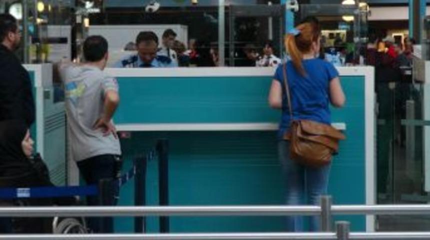 Pasaport kontrol&uuml;nde 'ses kaydı' d&ouml;nemi