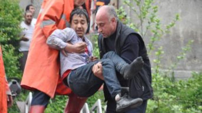 Kuyuya düşen çocuk son anda kurtarıldı