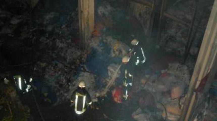 Denizli'de 4 D&uuml;kkan Yandı