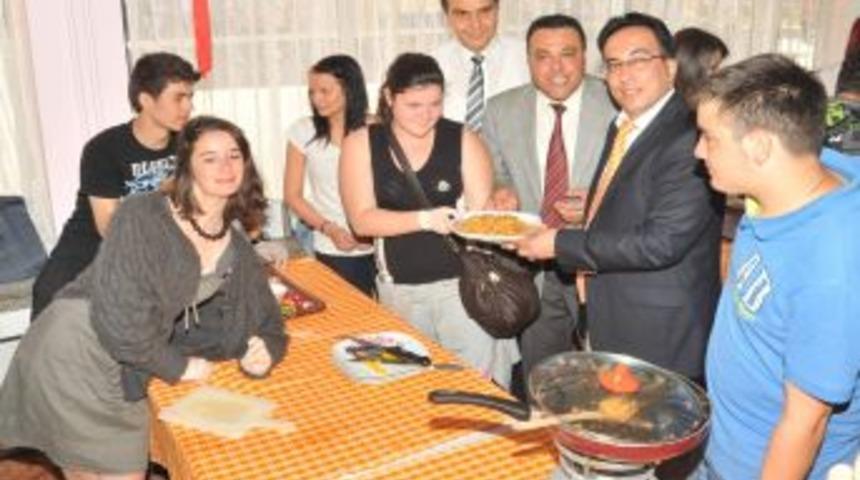 T&uuml;rk Yemekleri İle Yarıştılar