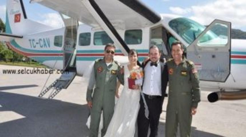 Havacılık tutkunu gen&ccedil;lerin nikahı g&ouml;ky&uuml;z&uuml;nde kıyıldı