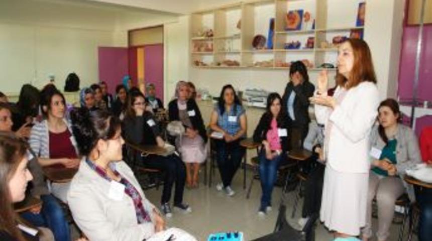 Amasya Sağlık Y&uuml;ksekokulu ebe adaylarına &lsquo;stressizlik testi&rsquo; eğitimi verdi