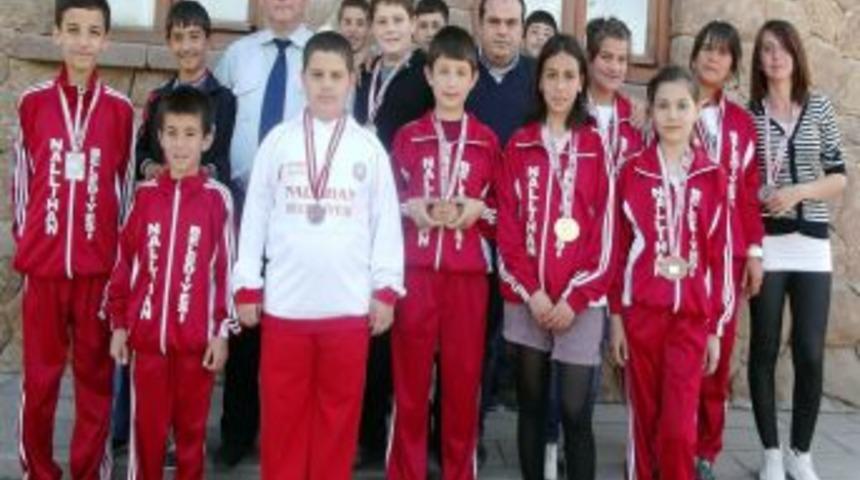 Nallıhanspor Oryanring Takımı t&uuml;m kupalara talip