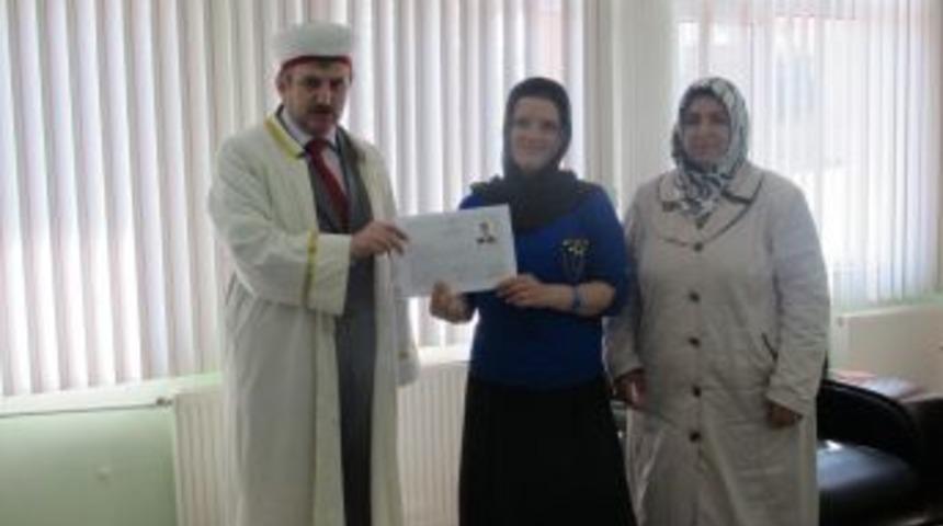 Hıristiyan Elena M&uuml;sl&uuml;man oldu