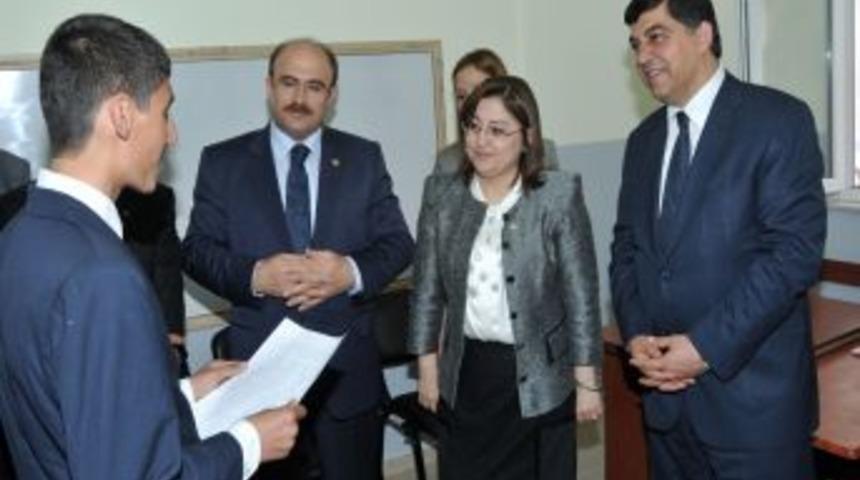 Bakan Şahin, Gaziantep'te sosyal tesis a&ccedil;tı