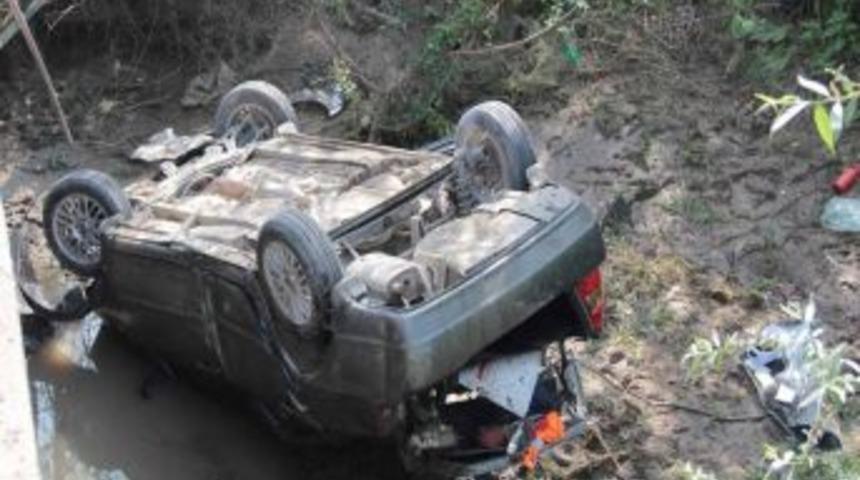 Otomobiliyle Dereye U&ccedil;tu, Burnu Bile Kanamadı