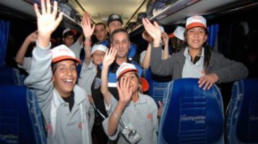 Emniyet, G&ouml;&ccedil;er Aile &Ccedil;ocuklarını Geziye G&ouml;t&uuml;rd&uuml;