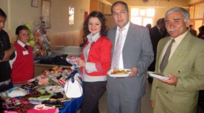 İlkokul &Ouml;ğrencileri Kermes A&ccedil;tı