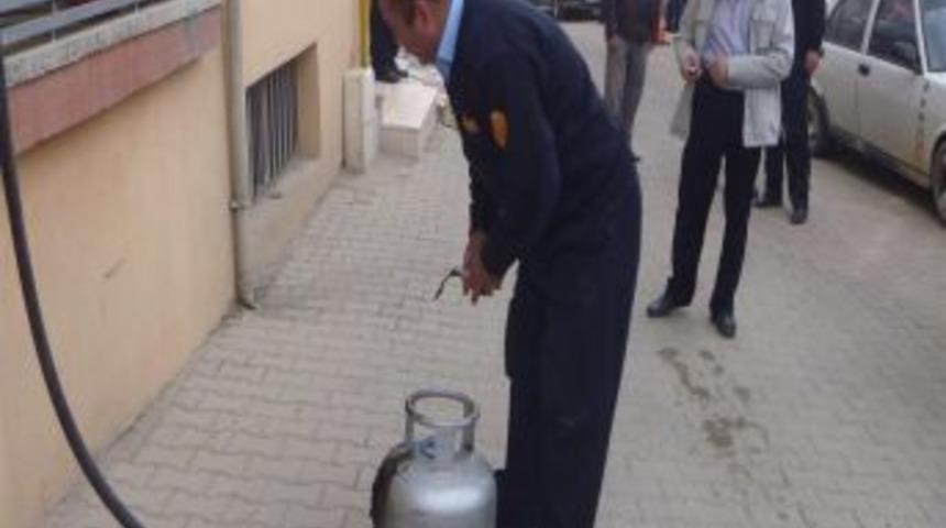 Mutfak T&uuml;p&uuml; Yangın &Ccedil;ıkardı