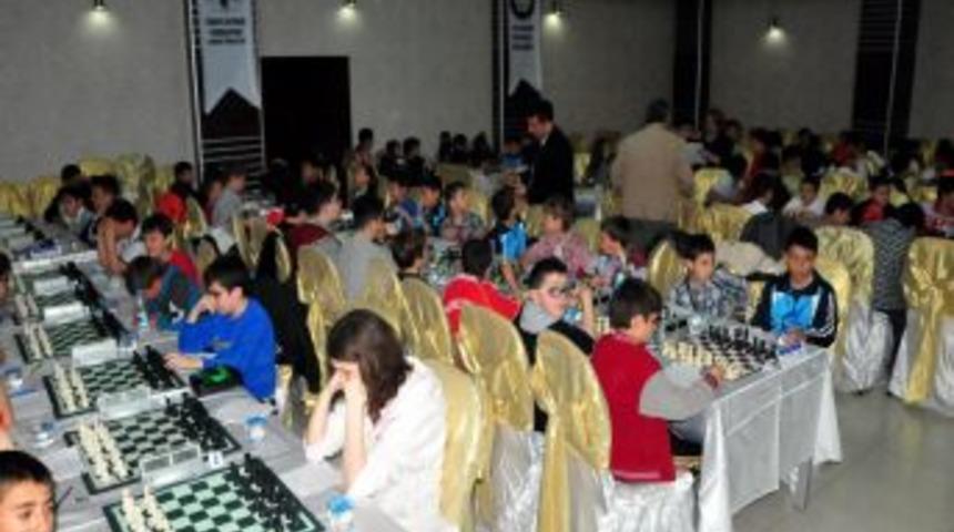 Satran&ccedil; Turnuvası Başladı