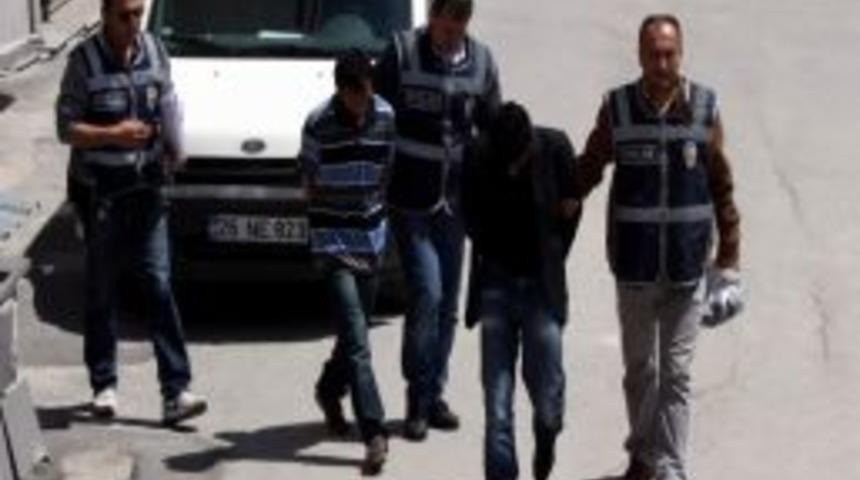 Eskişehir'de 2 Dolandırıcı Su&ccedil;&uuml;st&uuml; Yakalandı