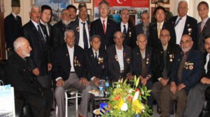 G&uuml;ney Kore heyeti, Kore Savaşı gazilerini unutmadı