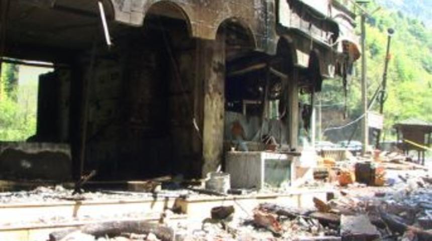 &Ccedil;amlıhemşin'deki Yangın S&ouml;nd&uuml;r&uuml;ld&uuml;