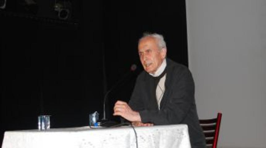 "T&uuml;rk milletinin kendi tarihini yazacak tarih&ccedil;iler yetiştirmesi gerekiyor"