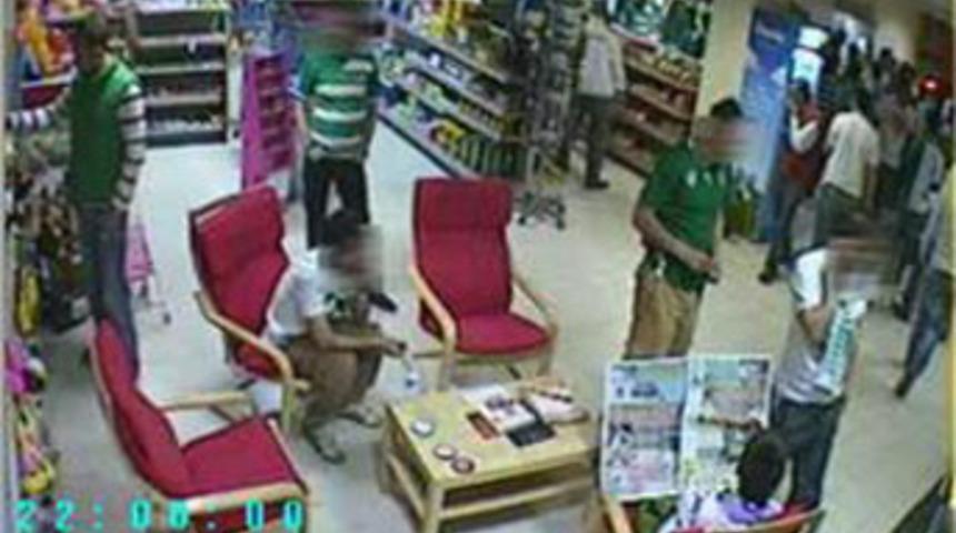 Taraftarlar marketi boşalttı