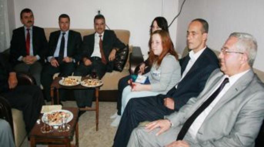 Okulum Ve Ailem Projesi Kapsamında &Ouml;ğrenciler Evlerinde Ziyaret Edildi