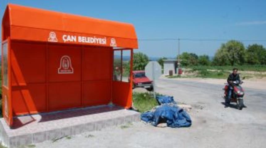 &Ccedil;an Belediyesi'nden Bayrami&ccedil;'e Otob&uuml;s Durağı