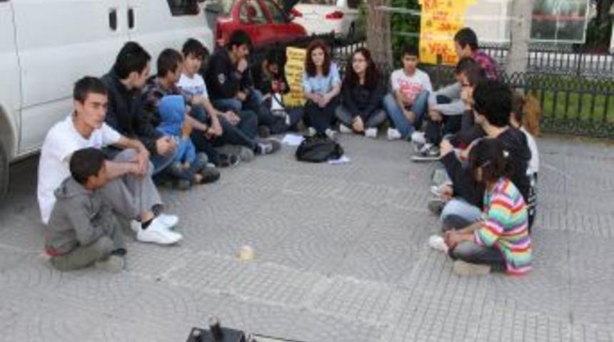 Samsun'da Liseli Gen&ccedil;ler 4+4+4'&uuml; Tartıştı