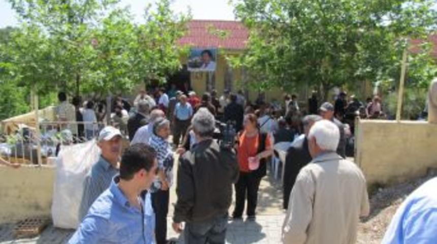 Ali Ekber &Ccedil;i&ccedil;ek mezarı başında anıldı