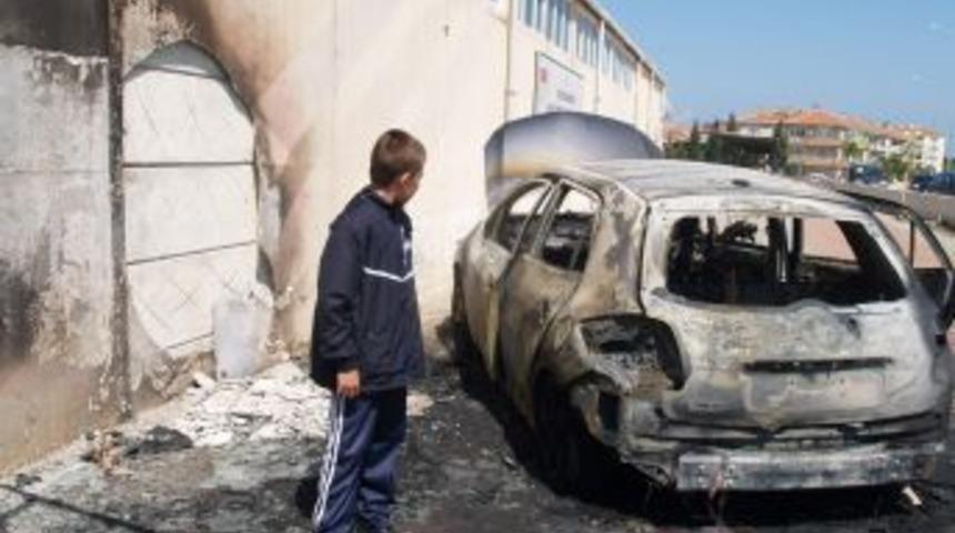 Park Halindeki Otomobil Yandı