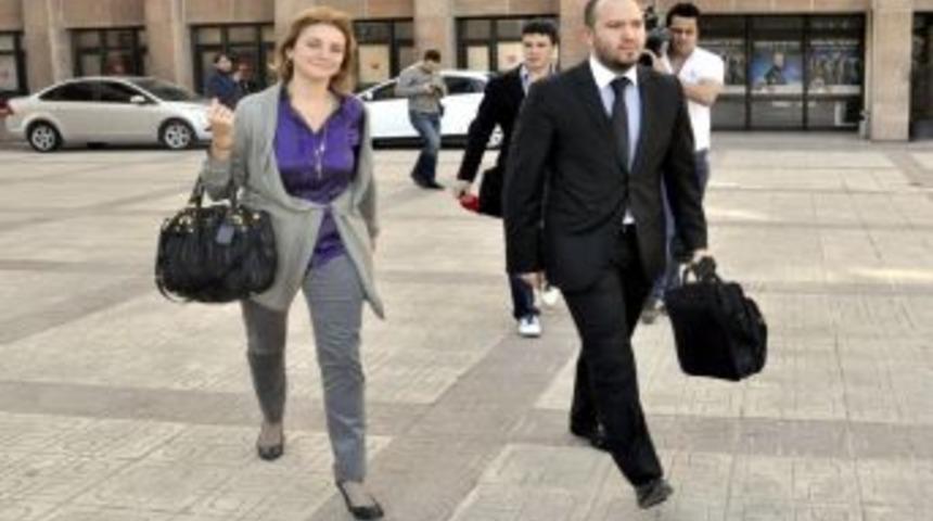 G&uuml;len Atakbek, soruları cevapsız bıraktı