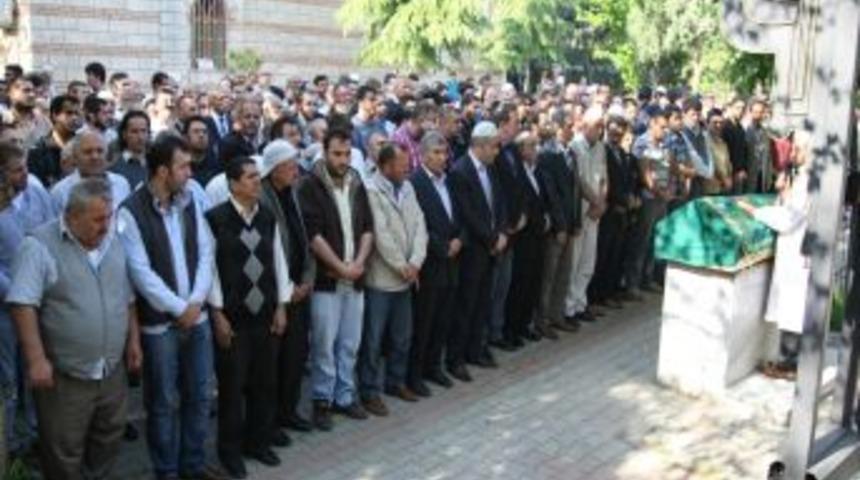 Top tartışmasında &ouml;ld&uuml;r&uuml;len Soner Yazıcı son yolculuğuna uğurlandı