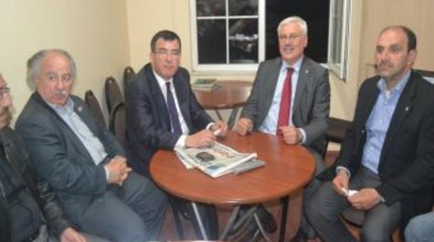 Sakarya İl Genel Meclisi Başkanı Oktay Yıldırım Ak Parti Adapazarı İl&ccedil;e Başkanı Mustafa Ak'ı Ziyaret Etti.....