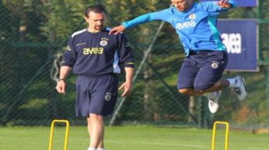 Fenerbah&ccedil;e, Beşiktaş i&ccedil;in &ccedil;alışıp kampa girdi