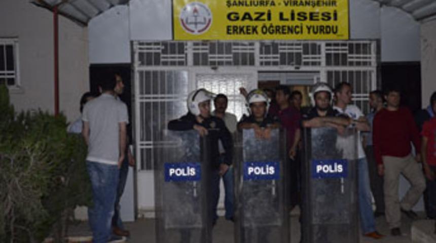 Kaldığı yurtta kendini astı