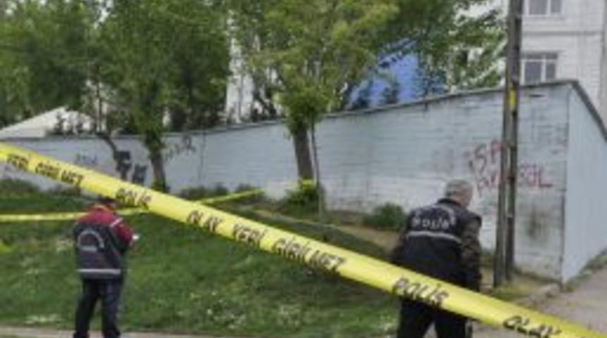 Emniyet binasının duvarında ses bombası patladı