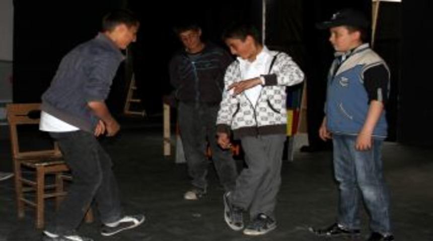 Depremzede &Ccedil;ocuklar Şenliğe Doyacak