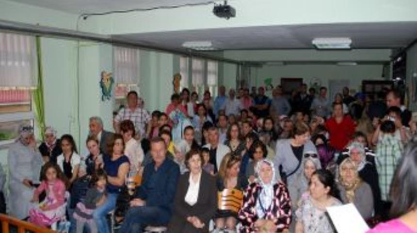 Miniklerden Renkli G&ouml;steri