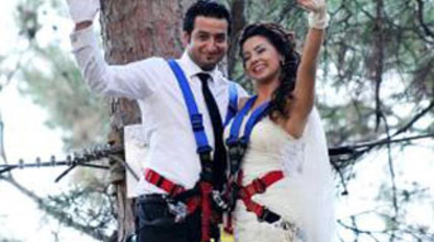 D&uuml;ğ&uuml;n &ouml;ncesi ağaca &ccedil;ıktılar