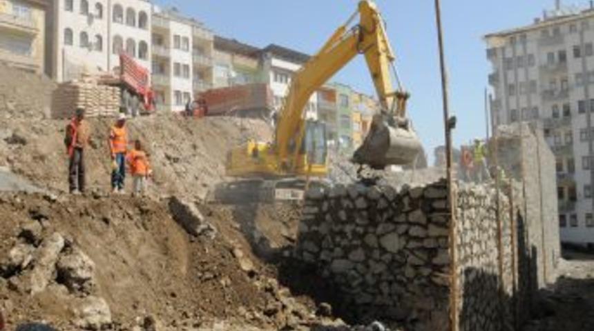 Erdoğdu Yolunda Yapım &Ccedil;alışmaları Hız Kazandı