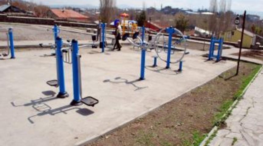 Kars'ta Belediye Park Ve Bah&ccedil;elerde 2012 Sezonunu A&ccedil;tı