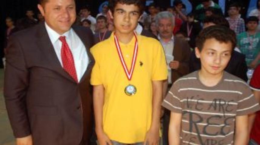 SERİMYA&rsquo;da 800 matematik dehası yarıştı, başarılı &ouml;ğrencilere &ouml;d&uuml;lleri verildi