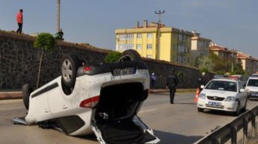 Direksiyon Hakimiyetini Kaybeden S&uuml;r&uuml;c&uuml; Takla Attı