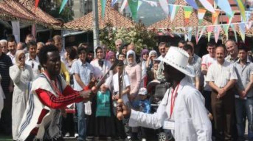 55 &Uuml;lkenin &Ccedil;ocuklarından &Ouml;rnek Sergi