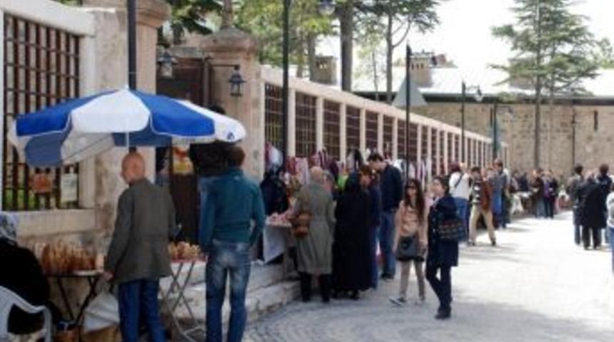Eskişehir'e Gelen Yerli Yabancı Turistler Hediyelik Eşya Almak İ&ccedil;in Odunpazarı'na Uğruyorlar