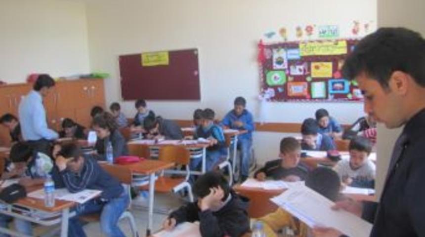 Erciş Serhat'te altın &ccedil;ocuklar yarıştı