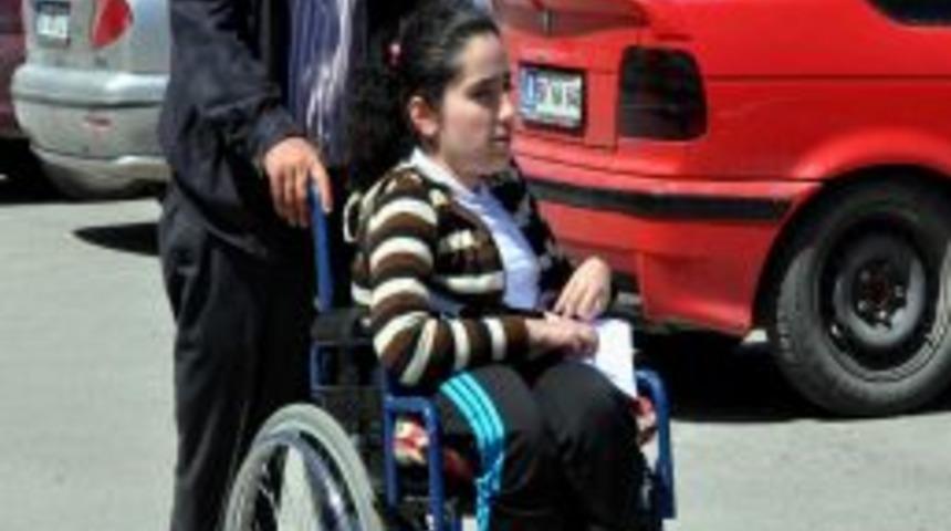 Engelliler Memur Olabilmek İ&ccedil;in Ter D&ouml;kt&uuml;