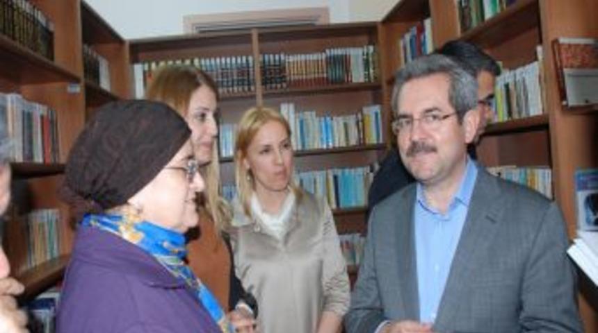 Hasan Ali Kasır'ın Kitapları İlahiyat Fak&uuml;ltesine Emanet