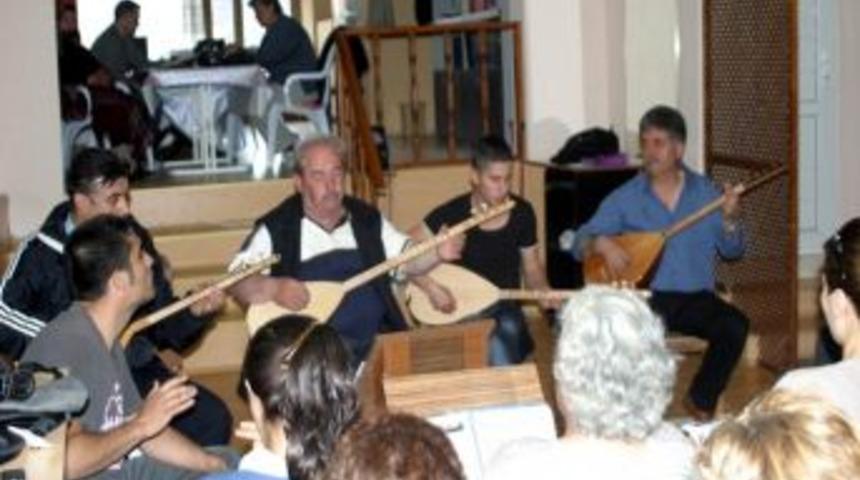 Burhaniye Alevi K&uuml;lt&uuml;r Derneği'nde Konser Hazırlığı