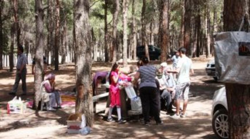 Burdur'da piknik alanları doldu
