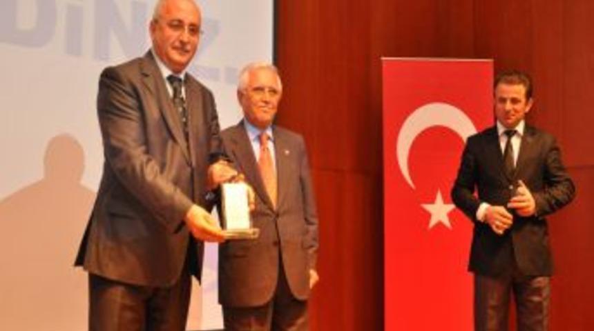 Kent Konseyi&rsquo;ne 'T&uuml;rkiye&rsquo;de Yılın Kent Konseyi Başkanı' &ouml;d&uuml;l&uuml;