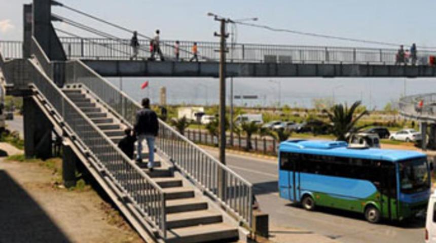 İsyan ettiren &uuml;st ge&ccedil;it