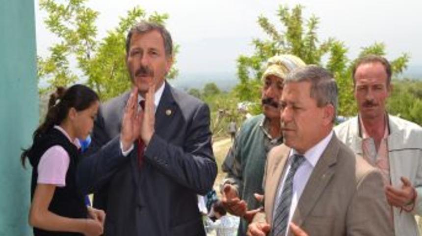 AK Parti Manisa Milletvekili Sel&ccedil;uk &Ouml;zdağ k&ouml;y hayrına katıldı