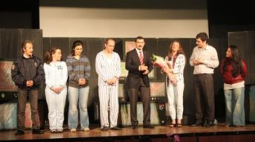 &ldquo;Televizyon Cumhuriyeti&rdquo; adlı oyun