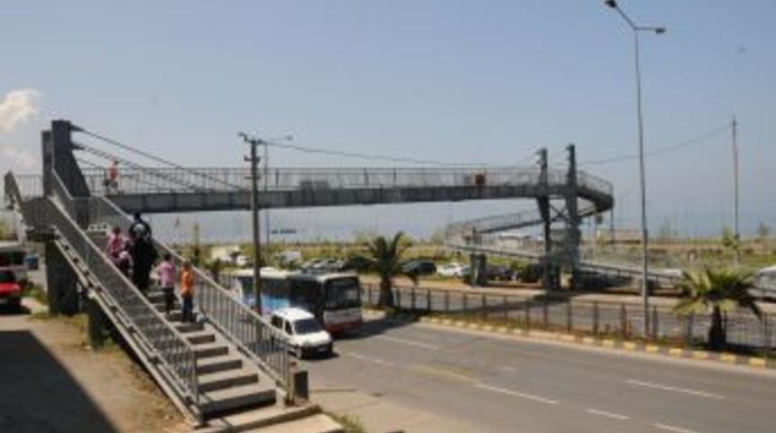 Bu &uuml;st ge&ccedil;itte bir tuhaflık var